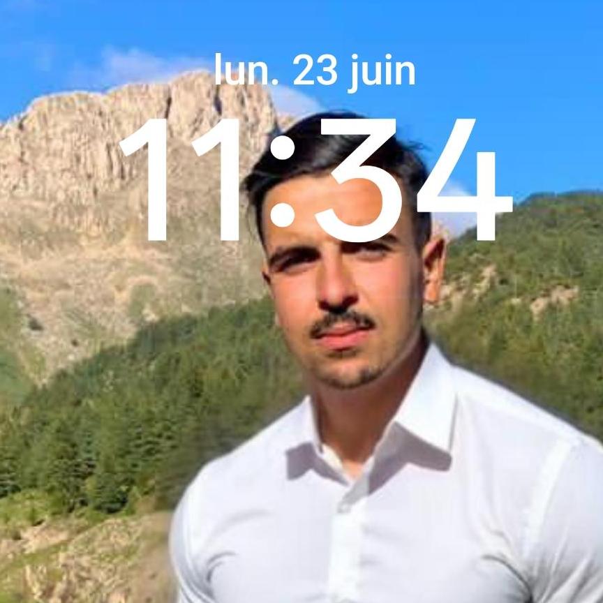 Yanis Hocine 